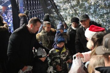 Viceprimarul Lucian Harsovschi a fost unul dintre ajutoarele lui Moș Crăciun