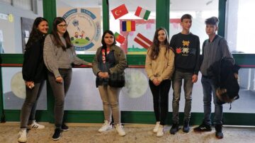 Călătorie în timp pentru participanții la a treia vizită de schimb din cadrul proiectului „Hand to Hand – Together in Europe”