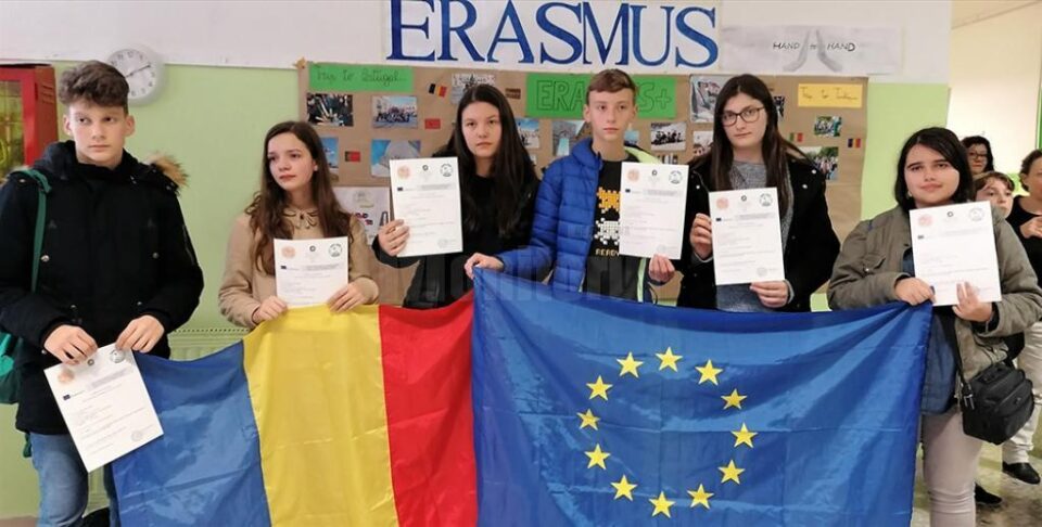 Hand to Hand – Together in Europe
