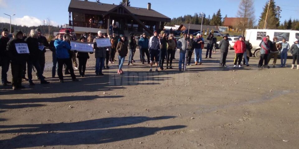 Protest in Pasul Mestecanis, contra punerii în folosință a gropii ecologice de gunoi 4