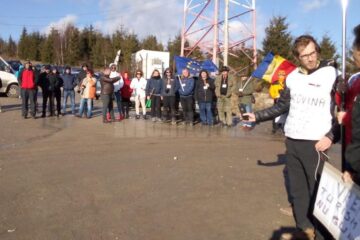 Protest in Pasul Mestecanis, contra punerii în folosință a gropii ecologice de gunoi