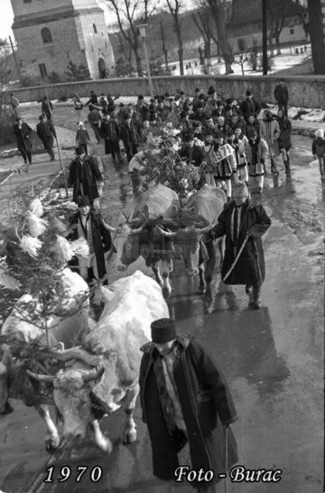 Între Moș Gerilă și Moș Crăciun. Fotografii rare cu orașul Suceava împodobit de sărbători