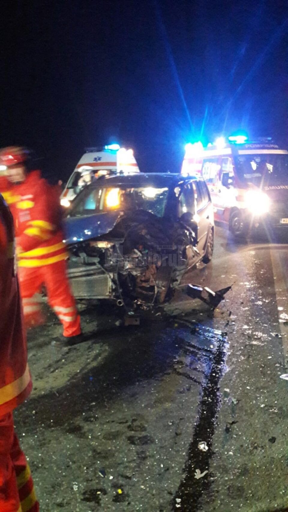 Una dintre mașinile implicate în accident