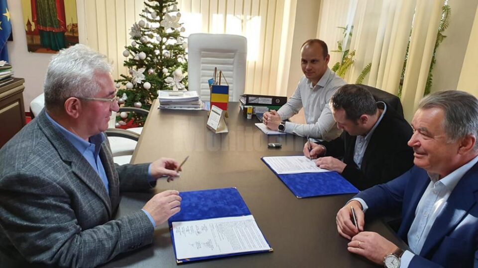 Contractul de execuție a zonei de agrement de pe malul râului Suceava a fost semnat luni, cu General Construct și Art Peisaj