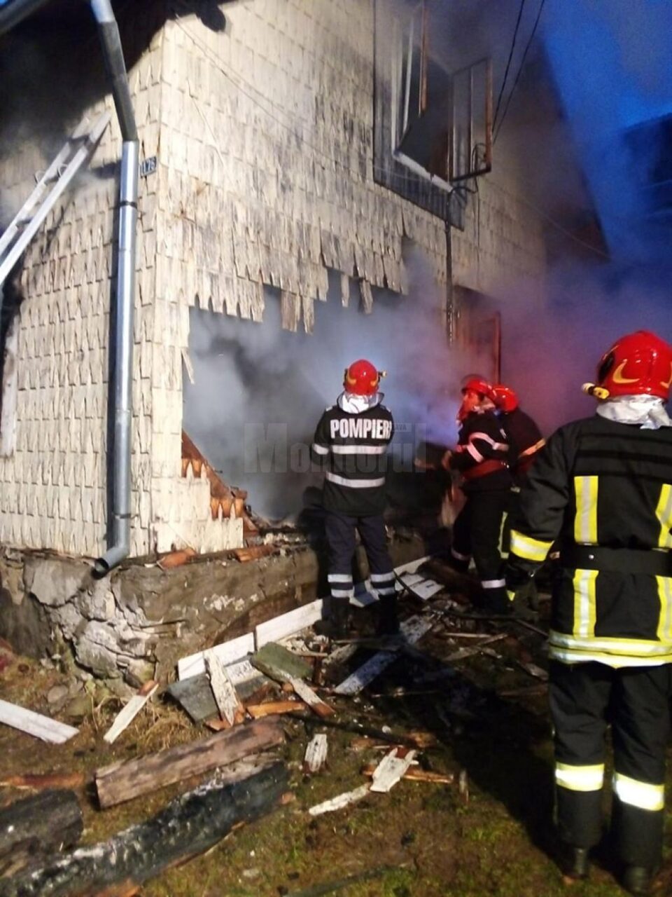 În timpul intervenției, în dormitorul locuinței a fost găsit corpul neînsuflețit al proprietarei în vârsta de 77 de ani În timpul intervenției, în dormitorul locuinței a fost găsit corpul neînsuflețit al proprietarei în vârsta de 77 de ani