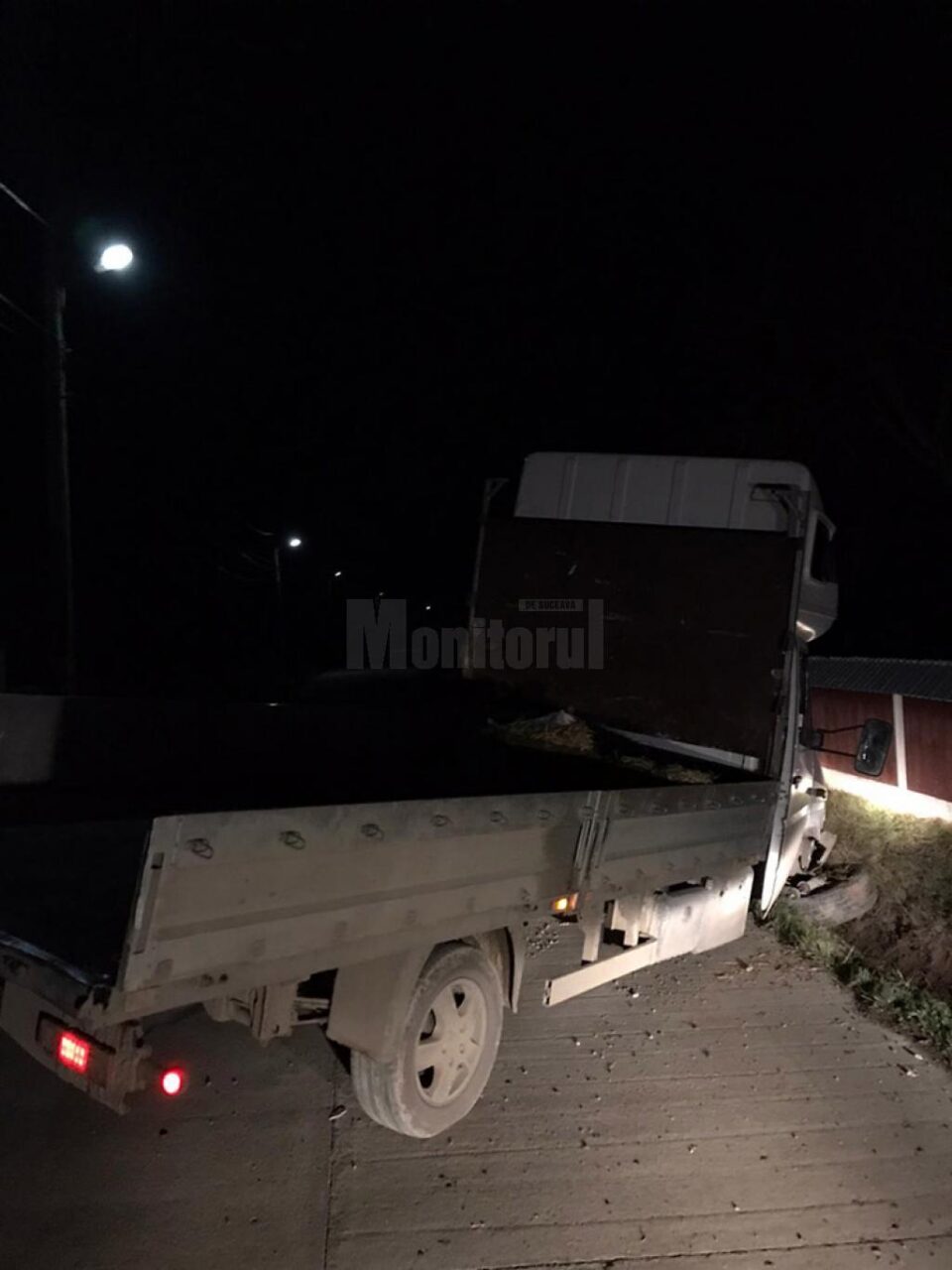 Autoutilitara condusă de bărbatul băut și fără permis de conducere