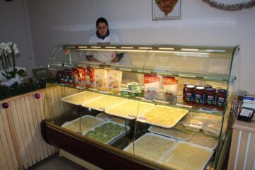Oferte proaspete și accesorii gastronomice oferite în magazinul firmei „Pasta Buonissima”