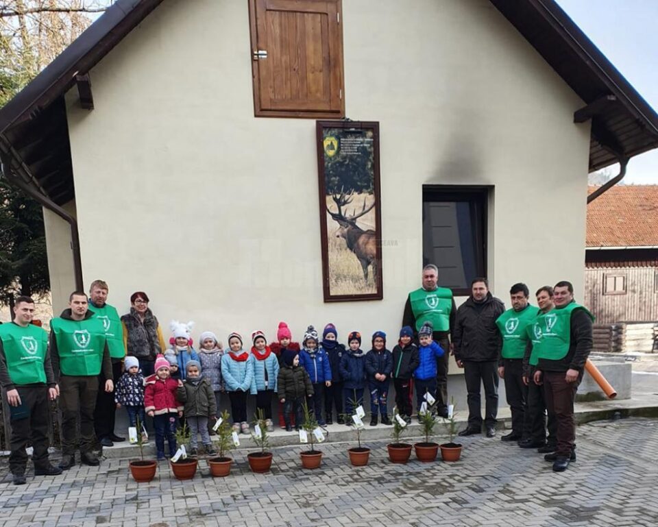 Campania "Un copil - un brăduț”, la Ocolul Silvic Breaza