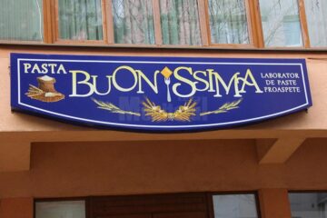 Oferte proaspete și accesorii gastronomice oferite în magazinul firmei „Pasta Buonissima”