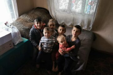 O familie cu 7 copii minori din satul Basarabi, comuna Preutești, are nevoie de ajutor
