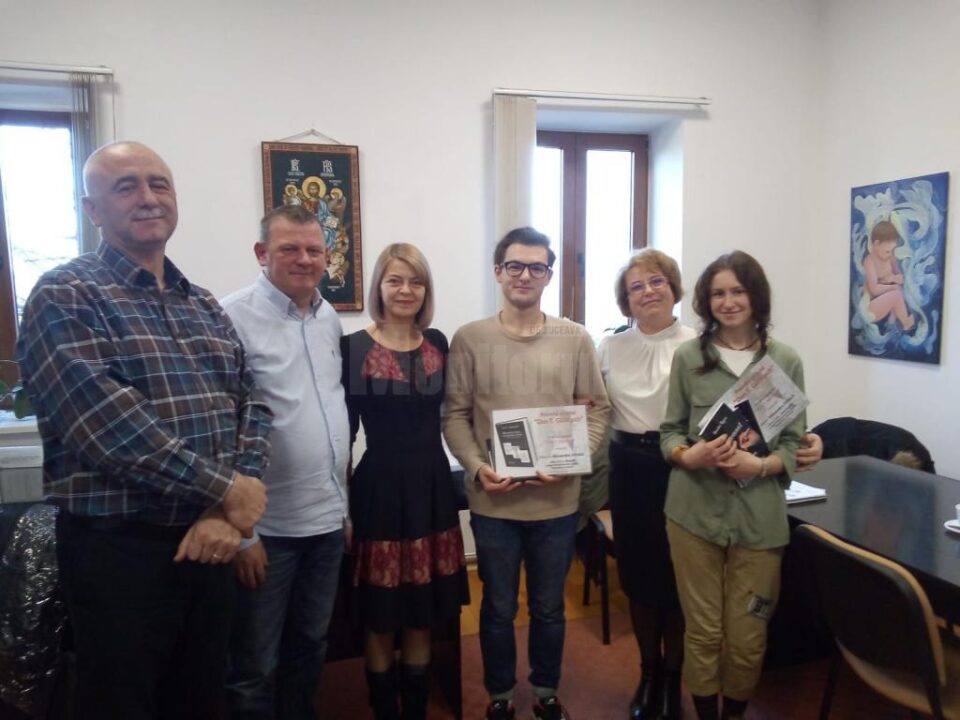 Jurnaliștii Neculai Roșca și Sandrinio Neagu, dir. adj, Elena Istrati, Alexandru Erhan, dir. Alexandra Bejinaru și Alexandra Zorilăă Jurnaliștii Neculai Roșca și Sandrinio Neagu, dir. adj, Elena Istrati, Alexandru Erhan, dir. Alexandra Bejinaru și Alexandra Zorilăă