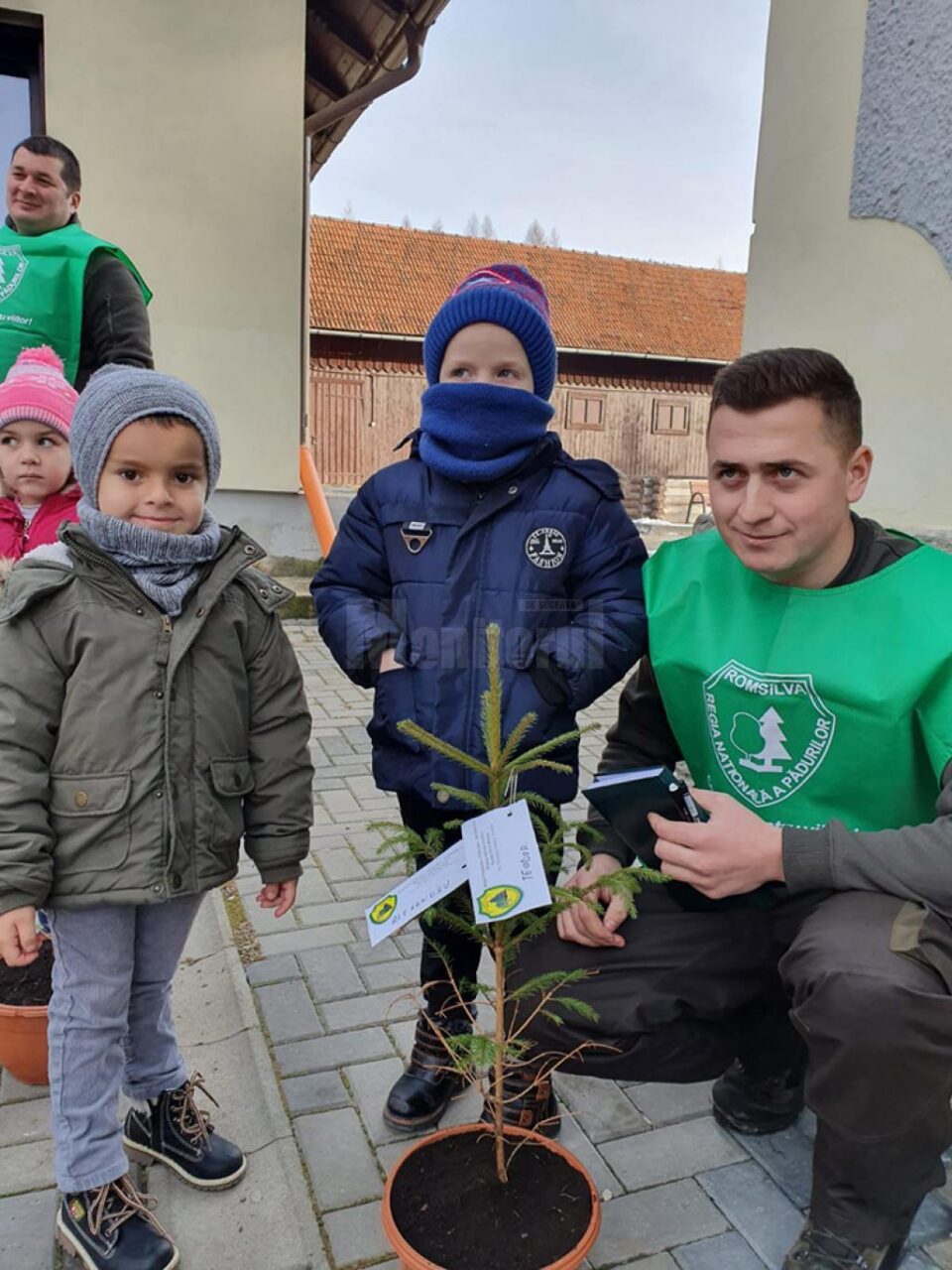 Campania „Un copil - un brăduț”, la Ocolul Silvic Breaza