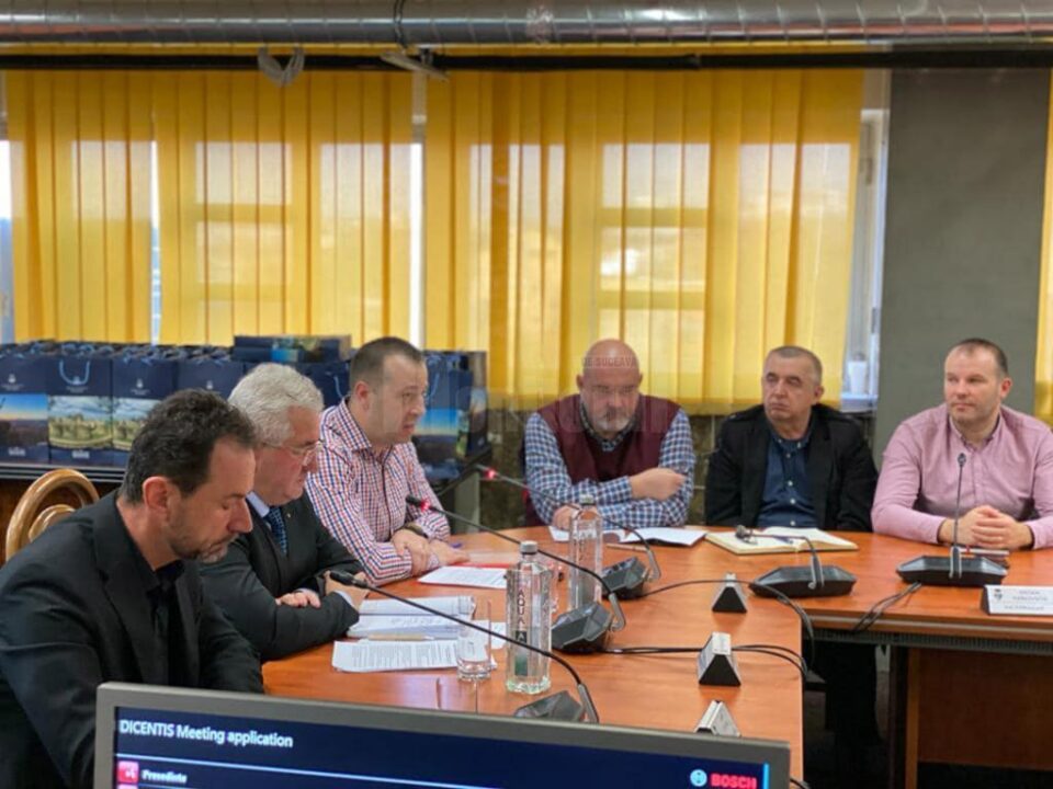 Asigurarea curățeniei și ridicarea gunoiului menajer, discutate la ultima ședință cu asociațiile de proprietari