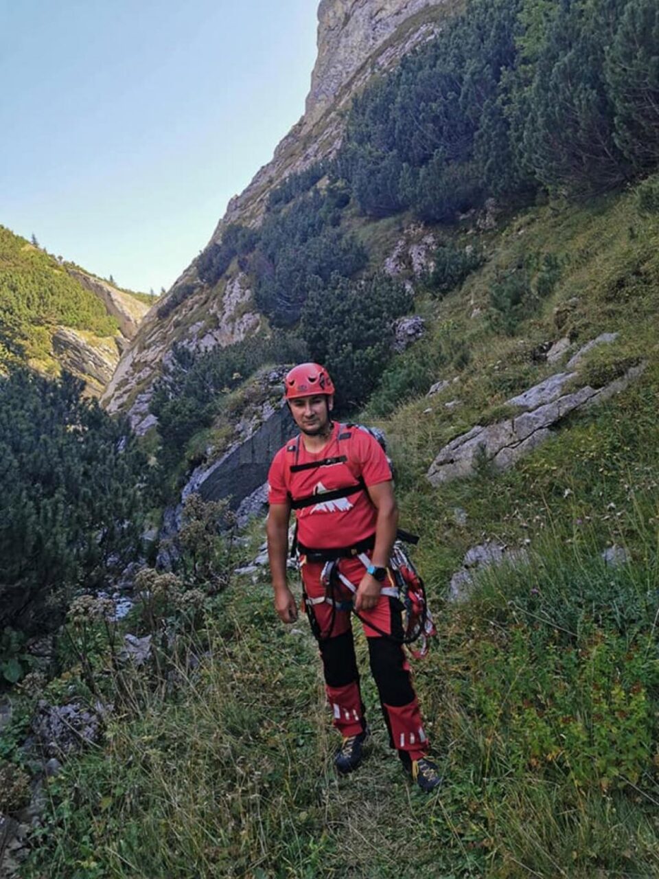 A reînviat din avalanșa care l-a ținut captiv șapte ore, pentru a se dedica misiunilor de salvare montană