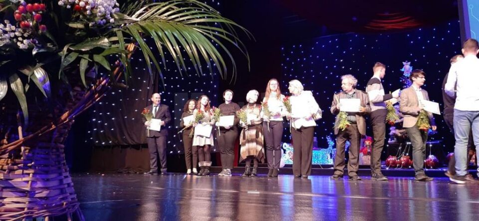 Opt olimpici internaționali suceveni și profesorii lor au fost premiați de Ministerul Educației