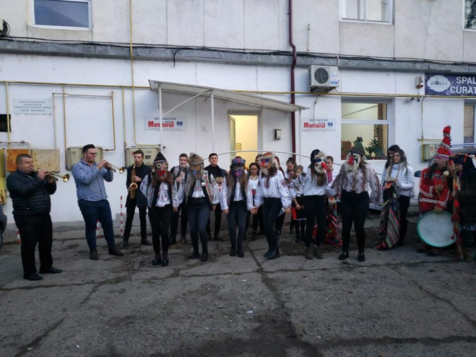 „Monitorul de Suceava”, colindat și urat de elevii din Bănești