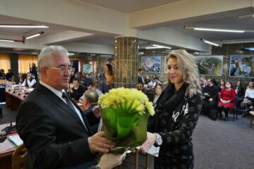 465 de premii financiare consistente au fost oferite de Primăria Suceava elevilor și profesorilor