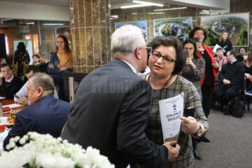 465 de premii financiare consistente au fost oferite de Primăria Suceava elevilor și profesorilor