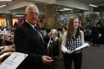 465 de premii financiare consistente au fost oferite de Primăria Suceava elevilor și profesorilor