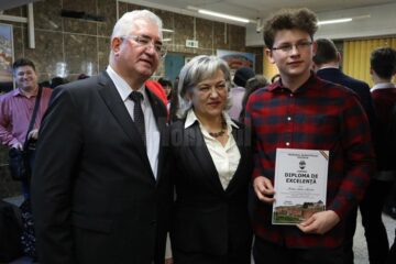 465 de premii financiare consistente au fost oferite de Primăria Suceava elevilor și profesorilor