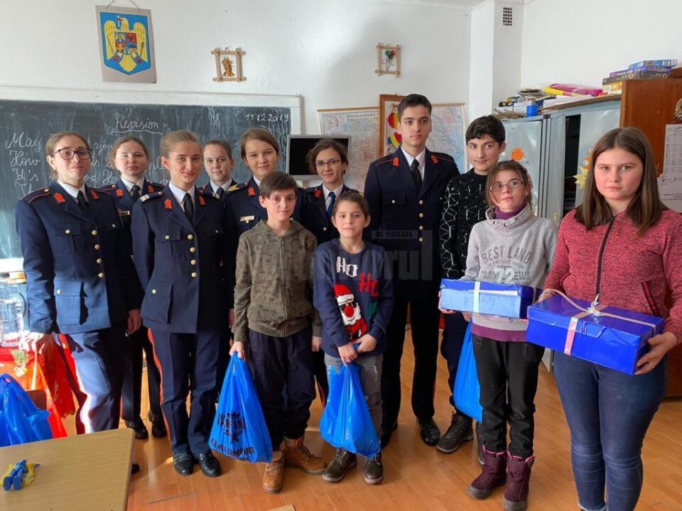 Elevii Colegiului Național Militar, implicați în campania caritabilă Shoe Box