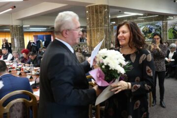 465 de premii financiare consistente au fost oferite de Primăria Suceava elevilor și profesorilor