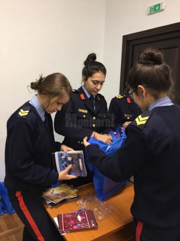 Elevii Colegiului Național Militar, implicați în campania caritabilă Shoe Box
