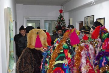 Redacția Monitorului de Suceava a fost colindată vineri de un grup de tineri din Fântânele