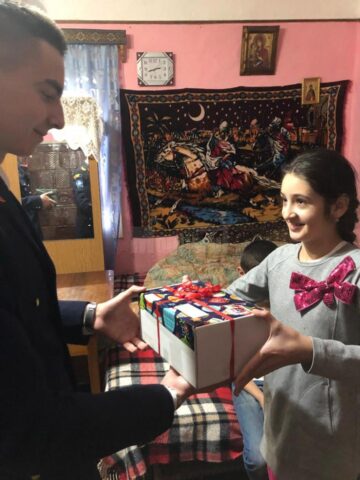 Elevii Colegiului Național Militar, implicați în campania caritabilă Shoe Box