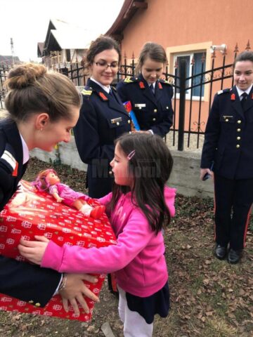 Elevii Colegiului Național Militar, implicați în campania caritabilă Shoe Box
