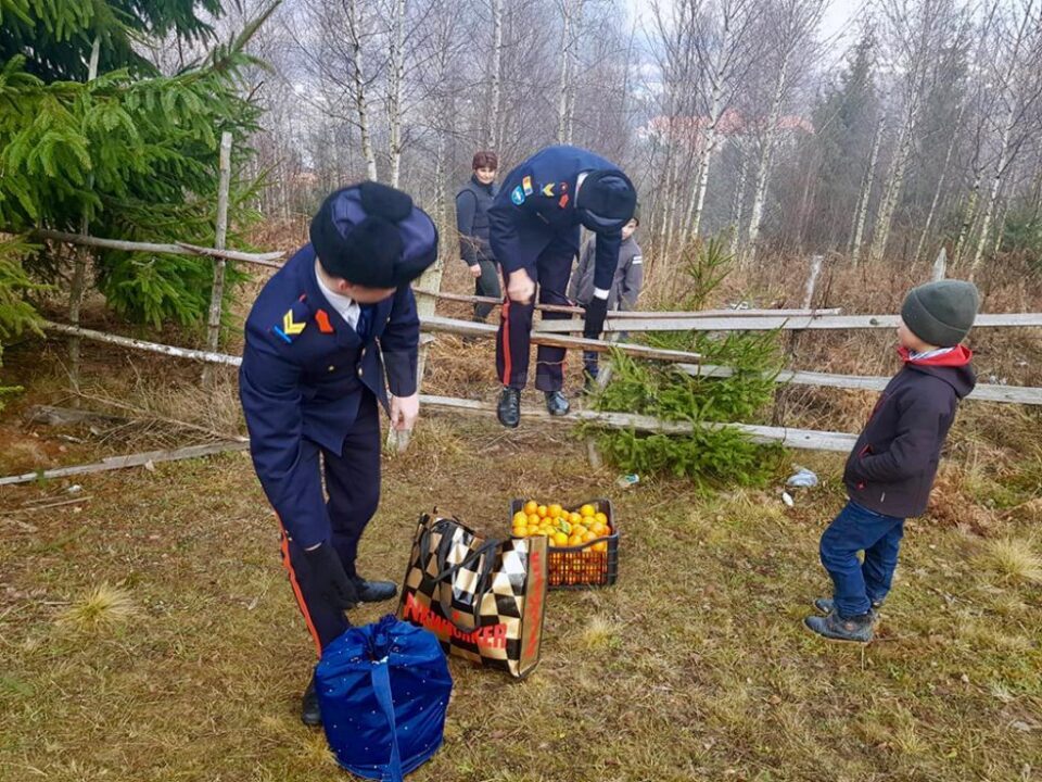 Elevii Colegiului Național Militar, implicați în campania caritabilă Shoe Box