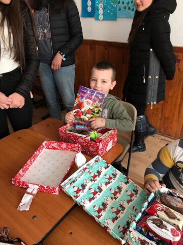 Elevii Colegiului Național Militar, implicați în campania caritabilă Shoe Box