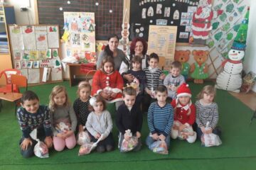 Violeta Țăran l-a ajutat pe Moș Crăciun să împartă daruri