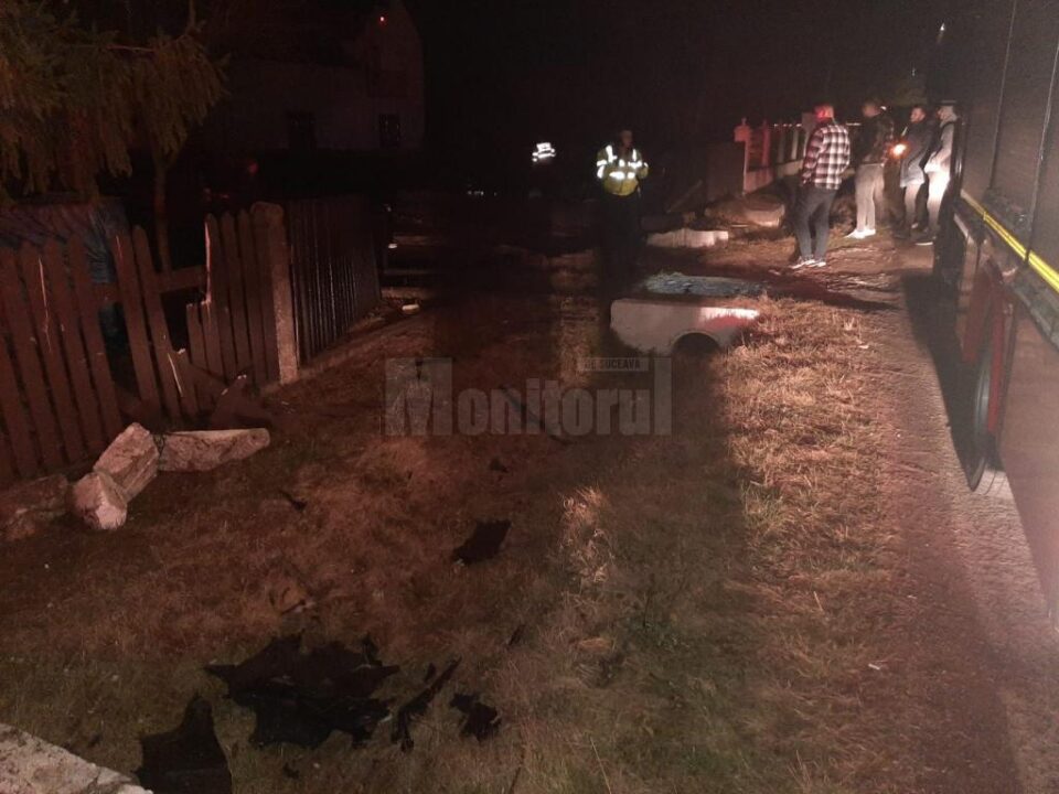 Băut și fără permis, a lovit un cap de pod și un gard și a ajuns la spital împreună cu prietena