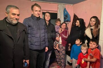 Cadouri de la angajații Assist Software pentru familii nevoiașe din satul Leucușești