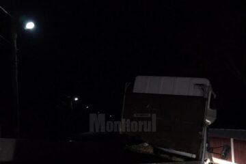 Mașina a ieșit în decor