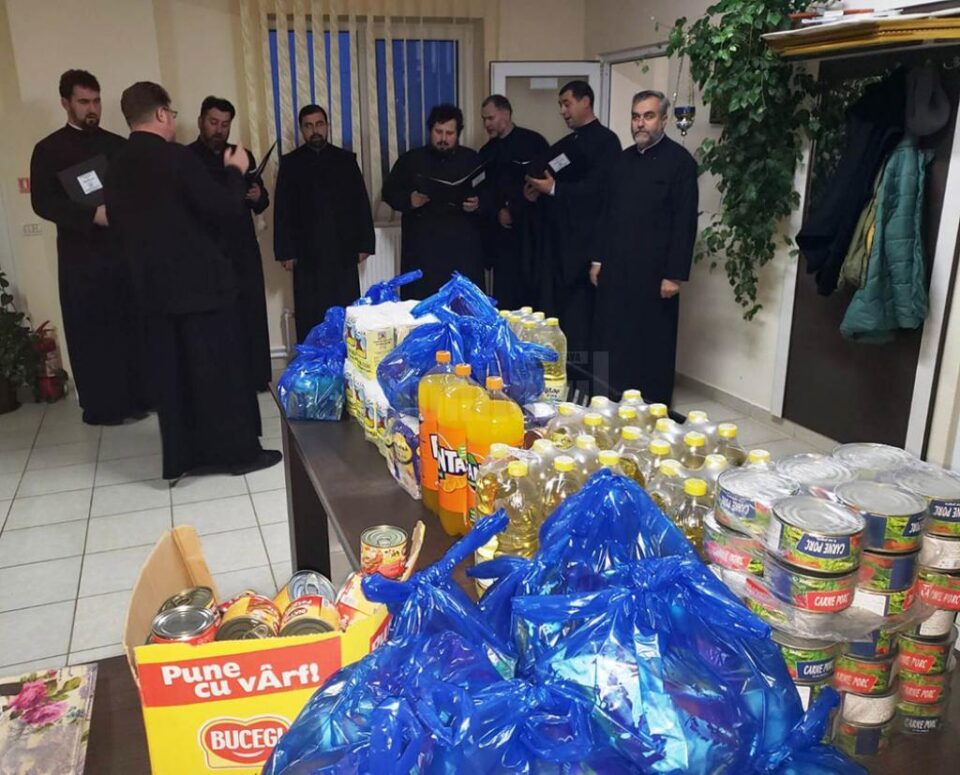 Daruri pentru copiii defavorizați și persoanele vârstnice din parohiile Protopopiatului Fălticeni Daruri pentru copiii defavorizați și persoanele vârstnice din parohiile Protopopiatului Fălticeni