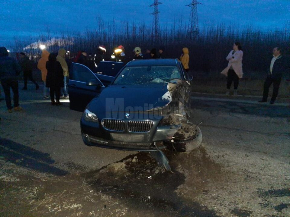 Autoturismul BMW a fost avariat