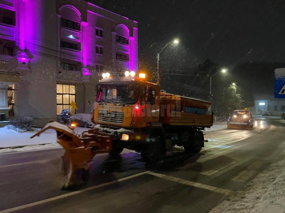 În municipiul Suceava s-a intervenit la deszapezire cu 15 mașini mari și 6 mici, inclusiv pe trotuare 2