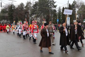 Cel mai mare Festivalul al Obiceiurilor de Iarnă din România a atras peste 10.000 de spectatori în centrul Sucevei