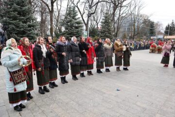 Cel mai mare Festivalul al Obiceiurilor de Iarnă din România a atras peste 10.000 de spectatori în centrul Sucevei