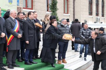 Cel mai mare Festivalul al Obiceiurilor de Iarnă din România a atras peste 10.000 de spectatori în centrul Sucevei