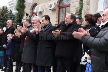 Cel mai mare Festivalul al Obiceiurilor de Iarnă din România a atras peste 10.000 de spectatori în centrul Sucevei