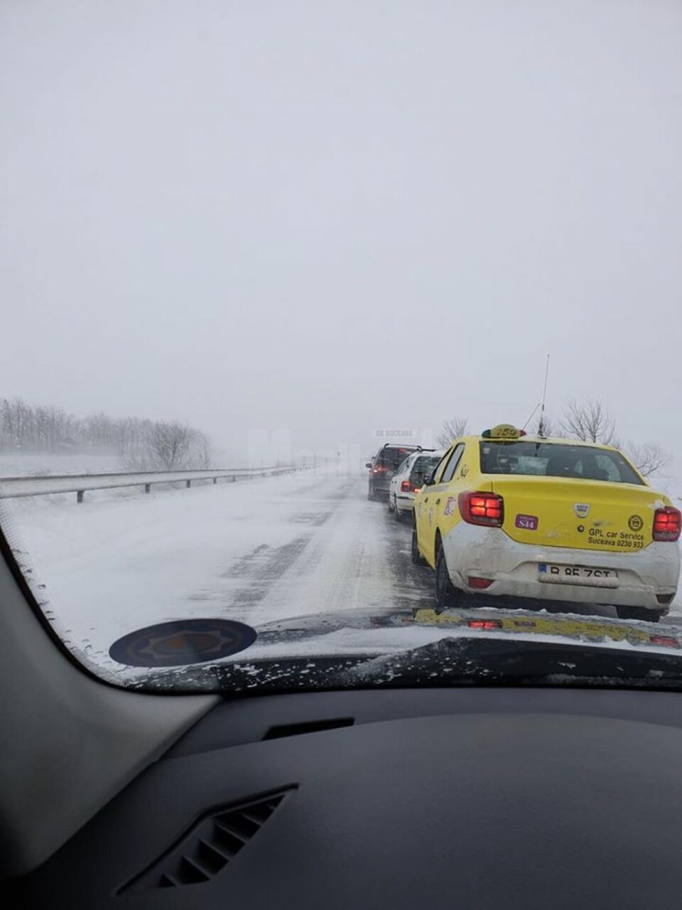 Pe drumurile din judet se circula cu dificultate