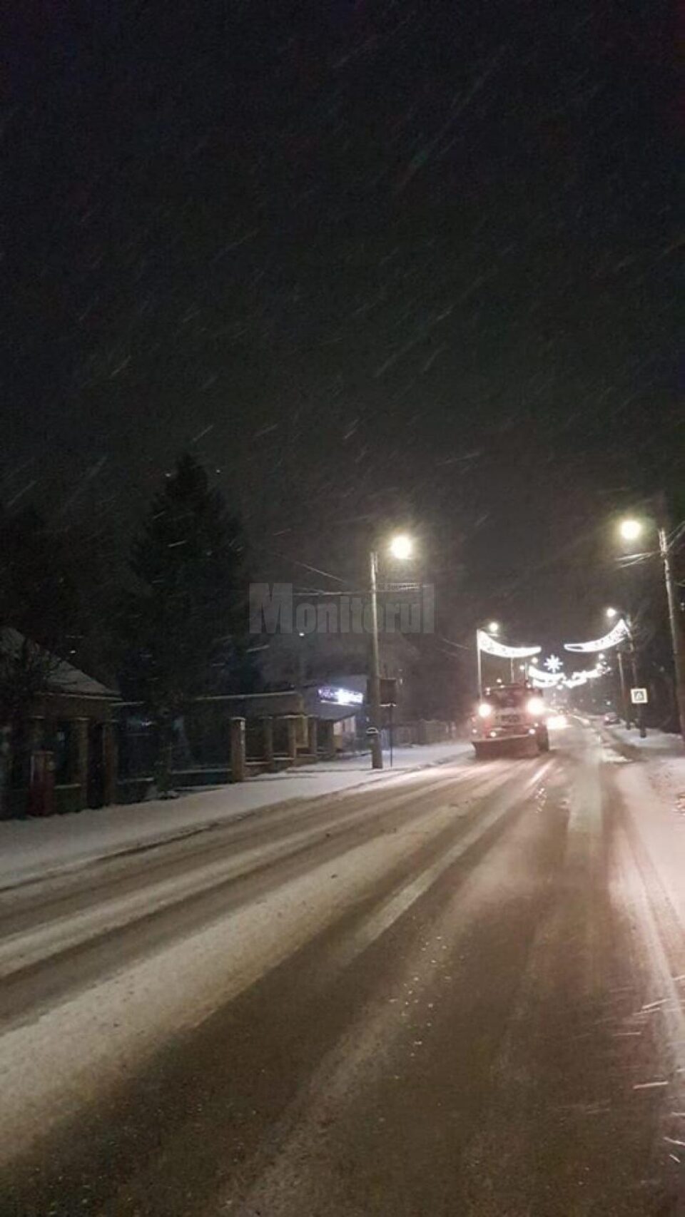 Acțiunile de deszăpezire din municipiul Suceava, îngreunate din cauza mașinilor parcate aiurea