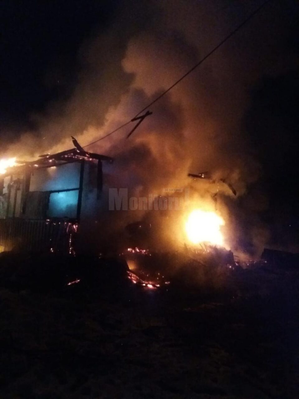 Foc puternic în miez de noapte