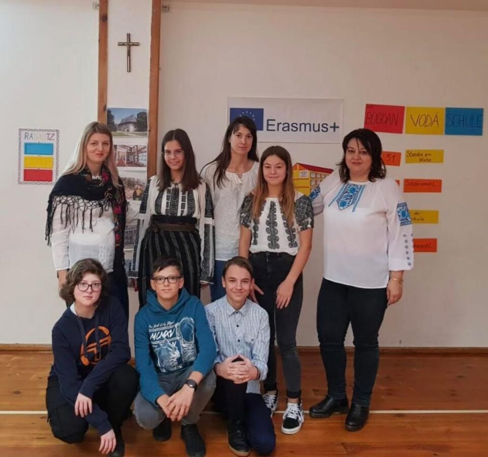 Schimb de experiență școlar prin proiectul „De la sacru la viața de zi cu zi”, în Lituania