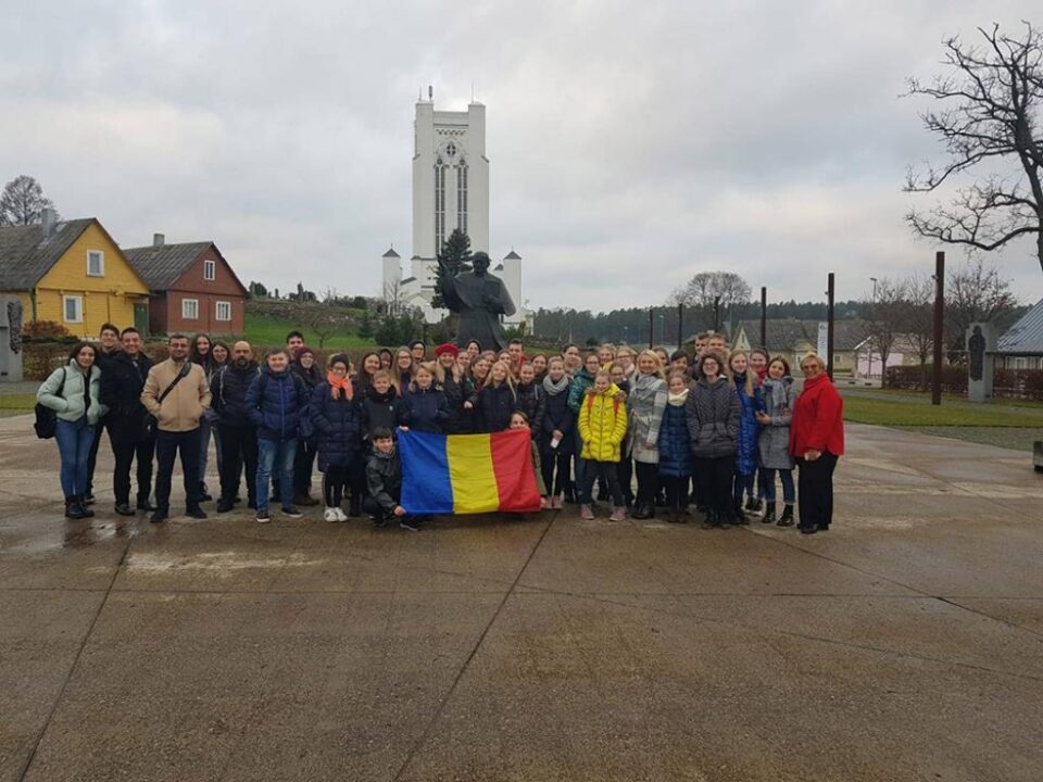 Schimb de experiență școlar prin proiectul „De la sacru la viața de zi cu zi”, în Lituania
