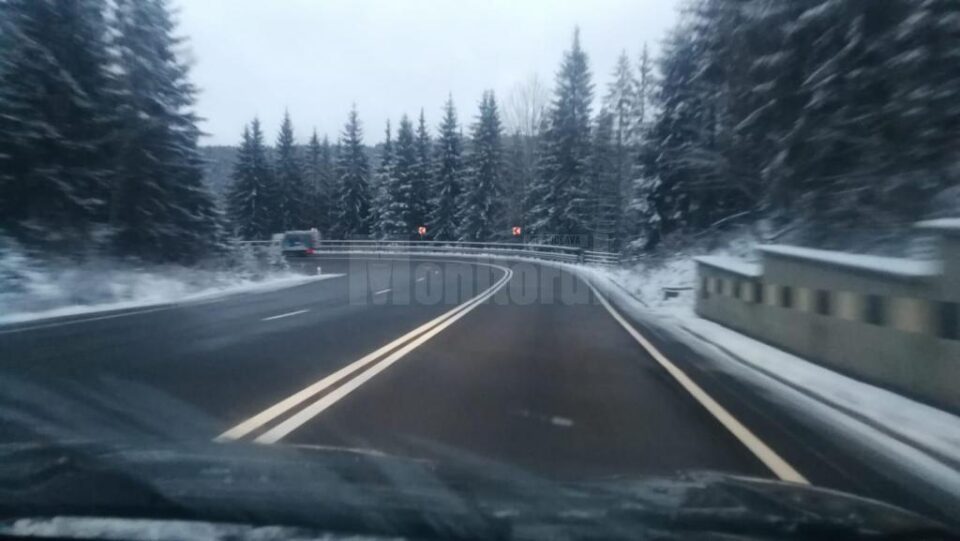 Ieri nu se înregistrau probleme din cauza zăpezii pe nici un sector de drum național