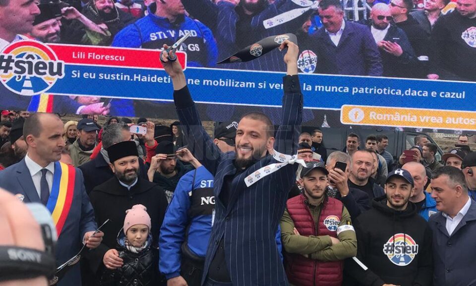 Omul de afaceri sucevean Ștefan Mandachi la inaugurarea primului metru de autostradă din Moldova, pe care l-a construit din bani proprii